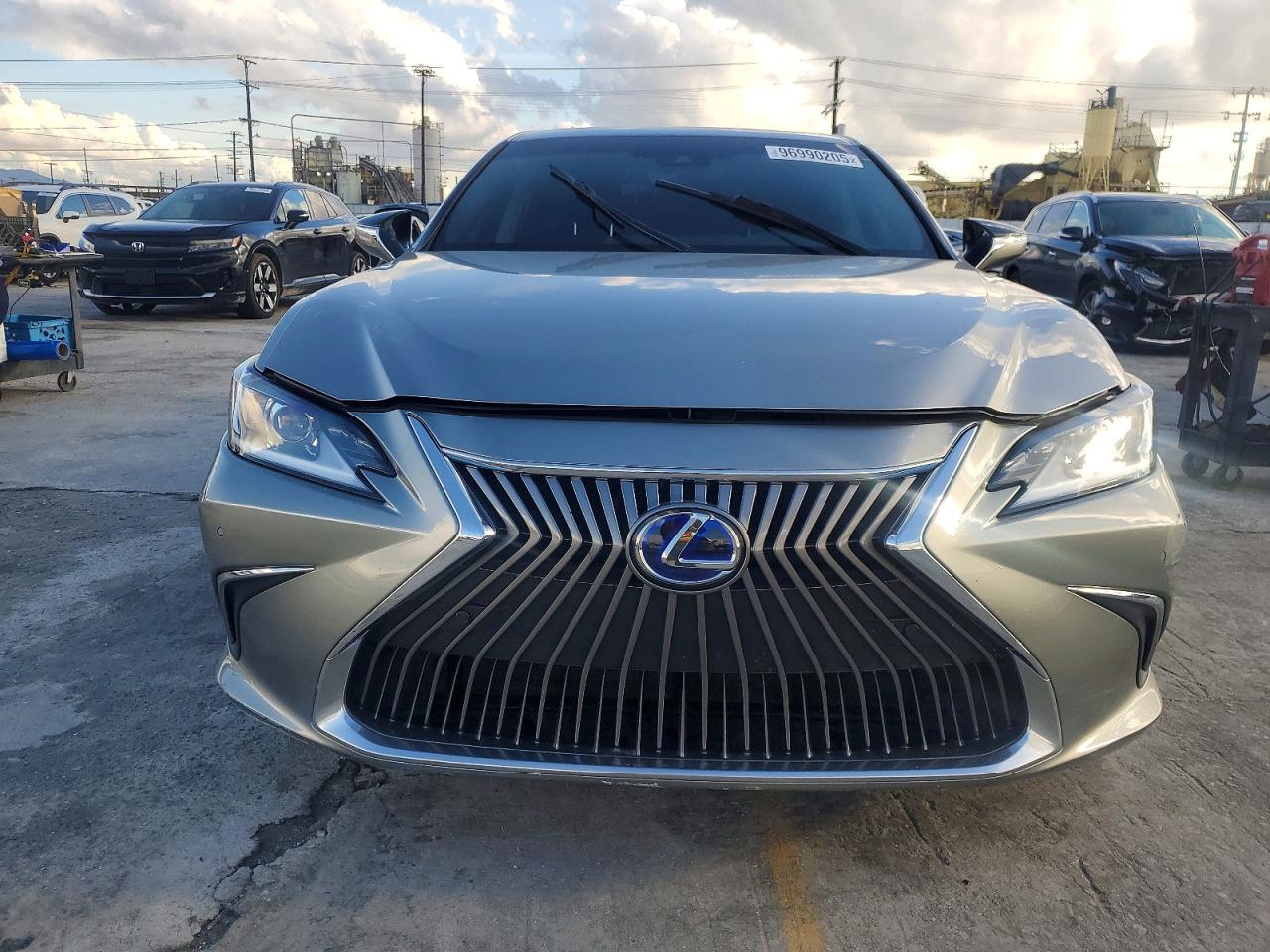 2020 LEXUS ES 300H photo 5