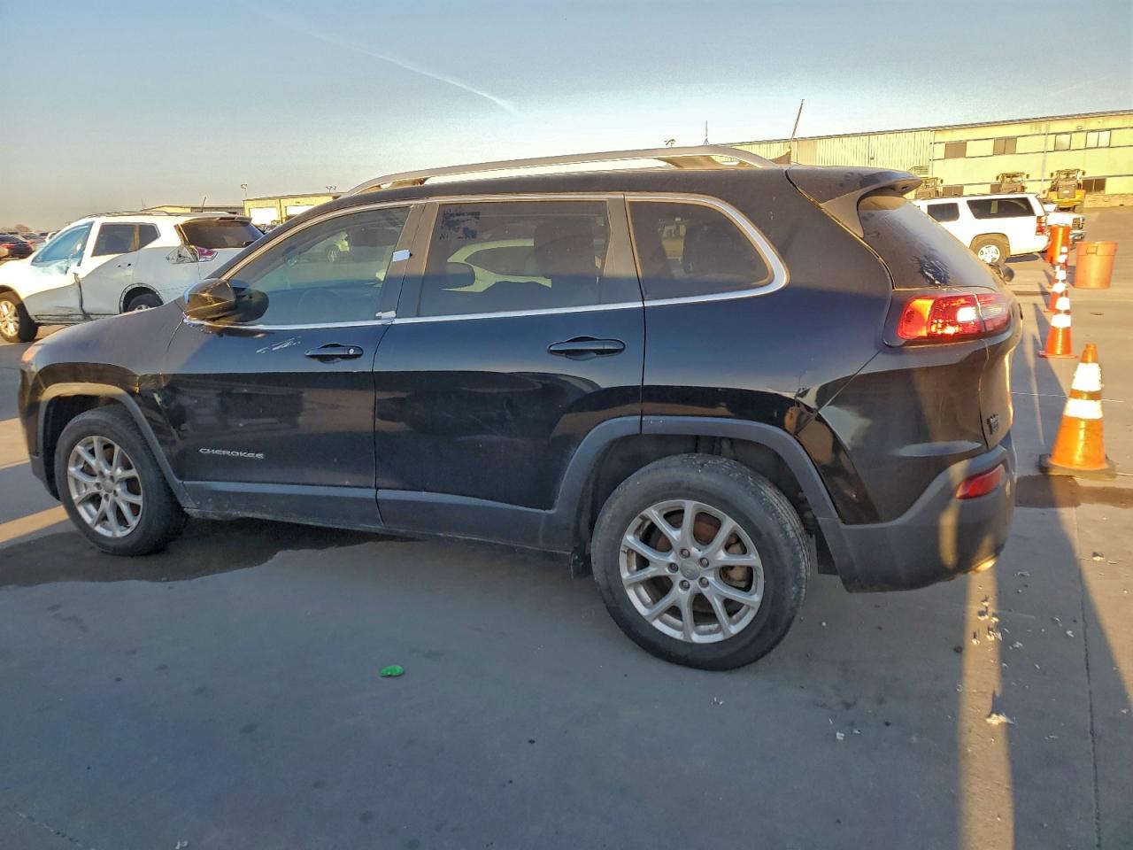 2017 JEEP CHEROKEE LATITUDE photo 2