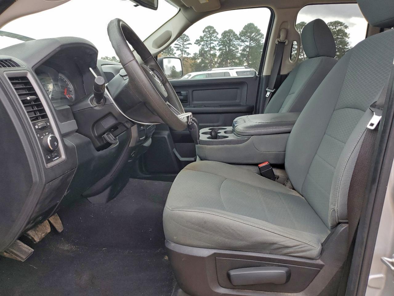 2015 RAM 1500 ST photo 7