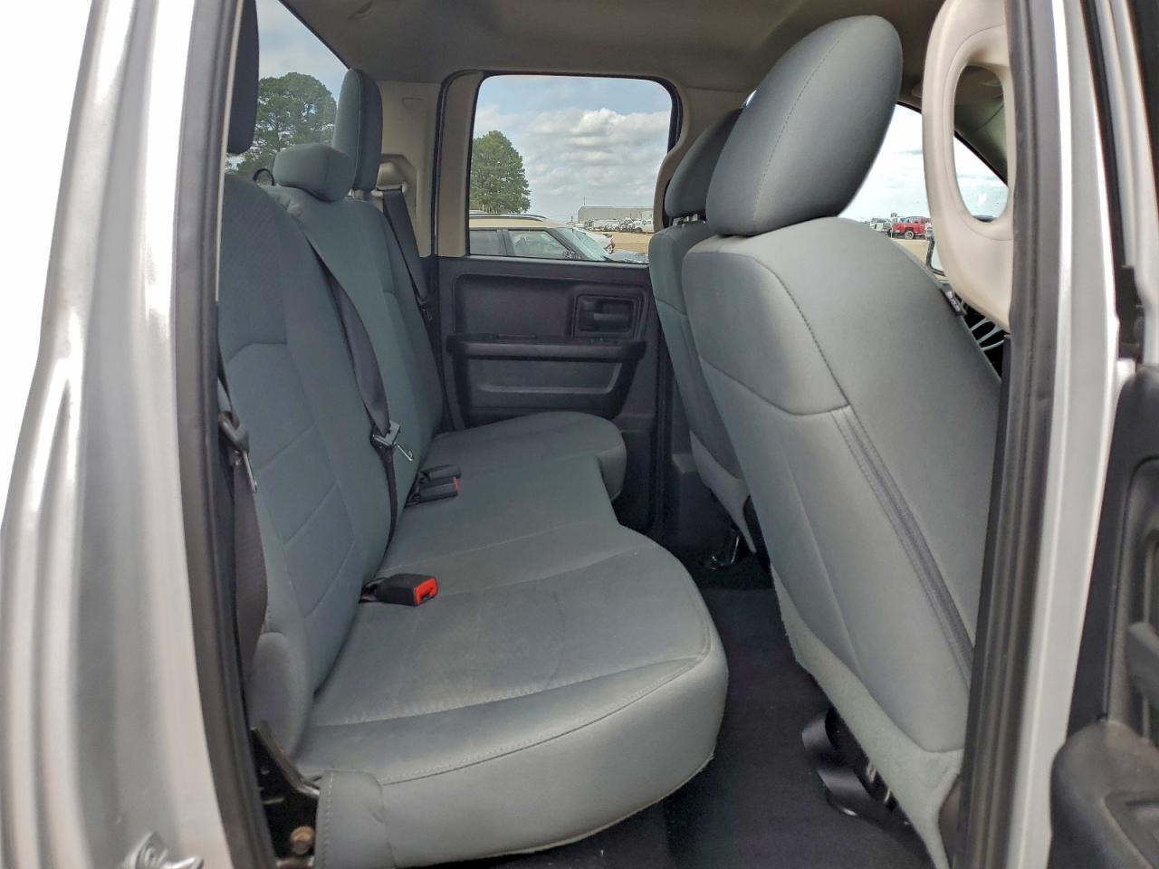 2015 RAM 1500 ST photo 10
