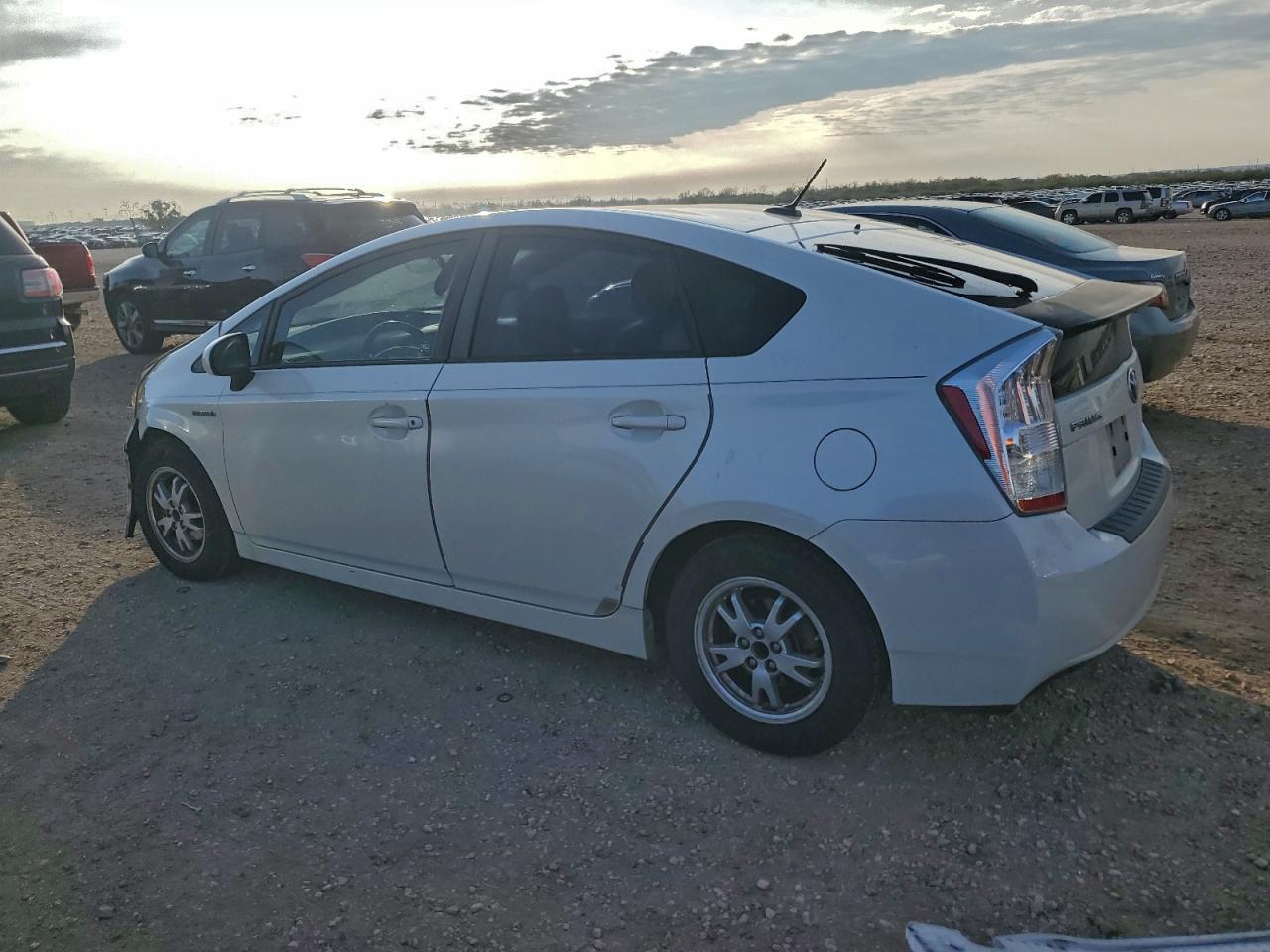 2011 TOYOTA PRIUS photo 2