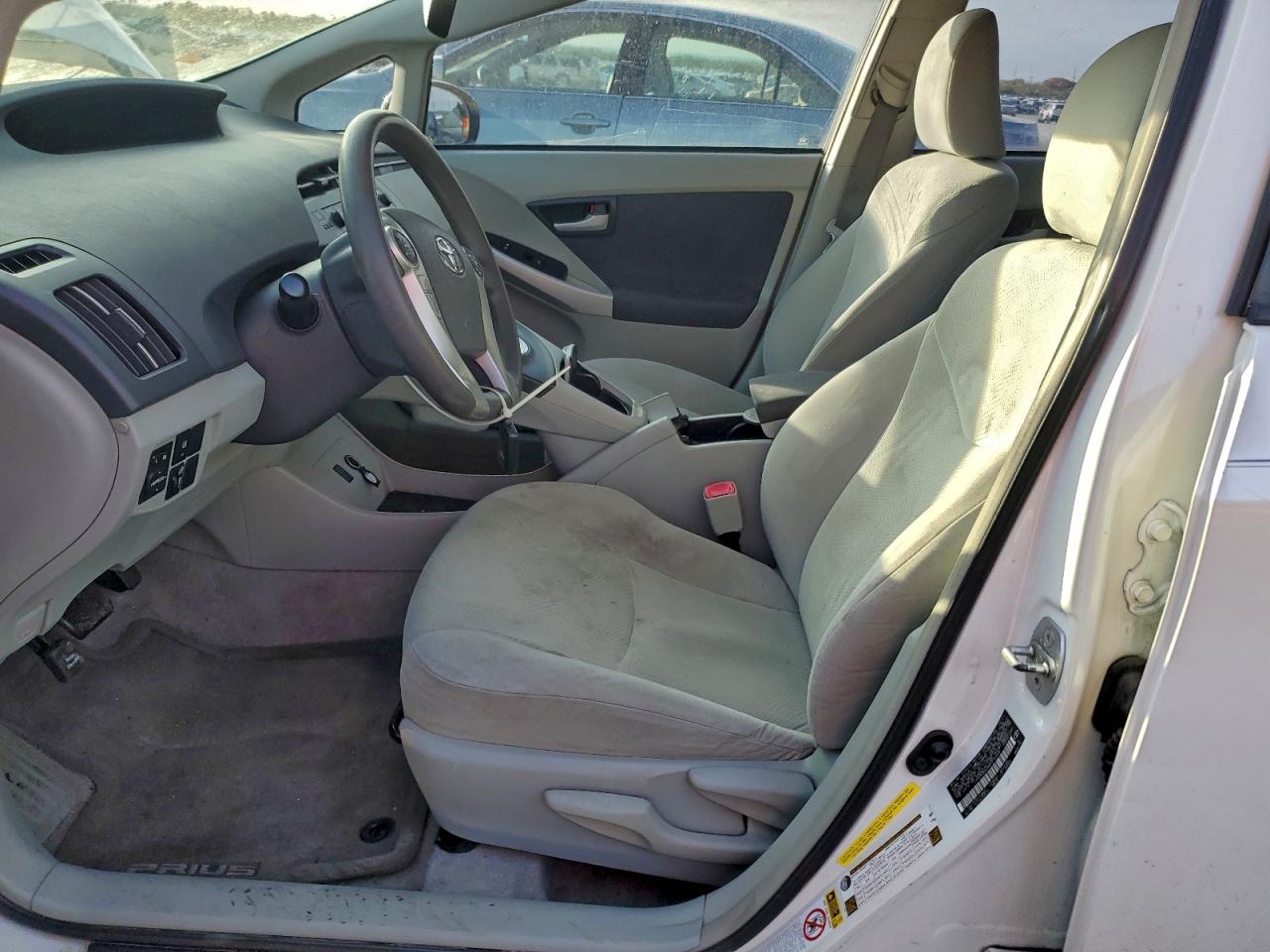 2011 TOYOTA PRIUS photo 7