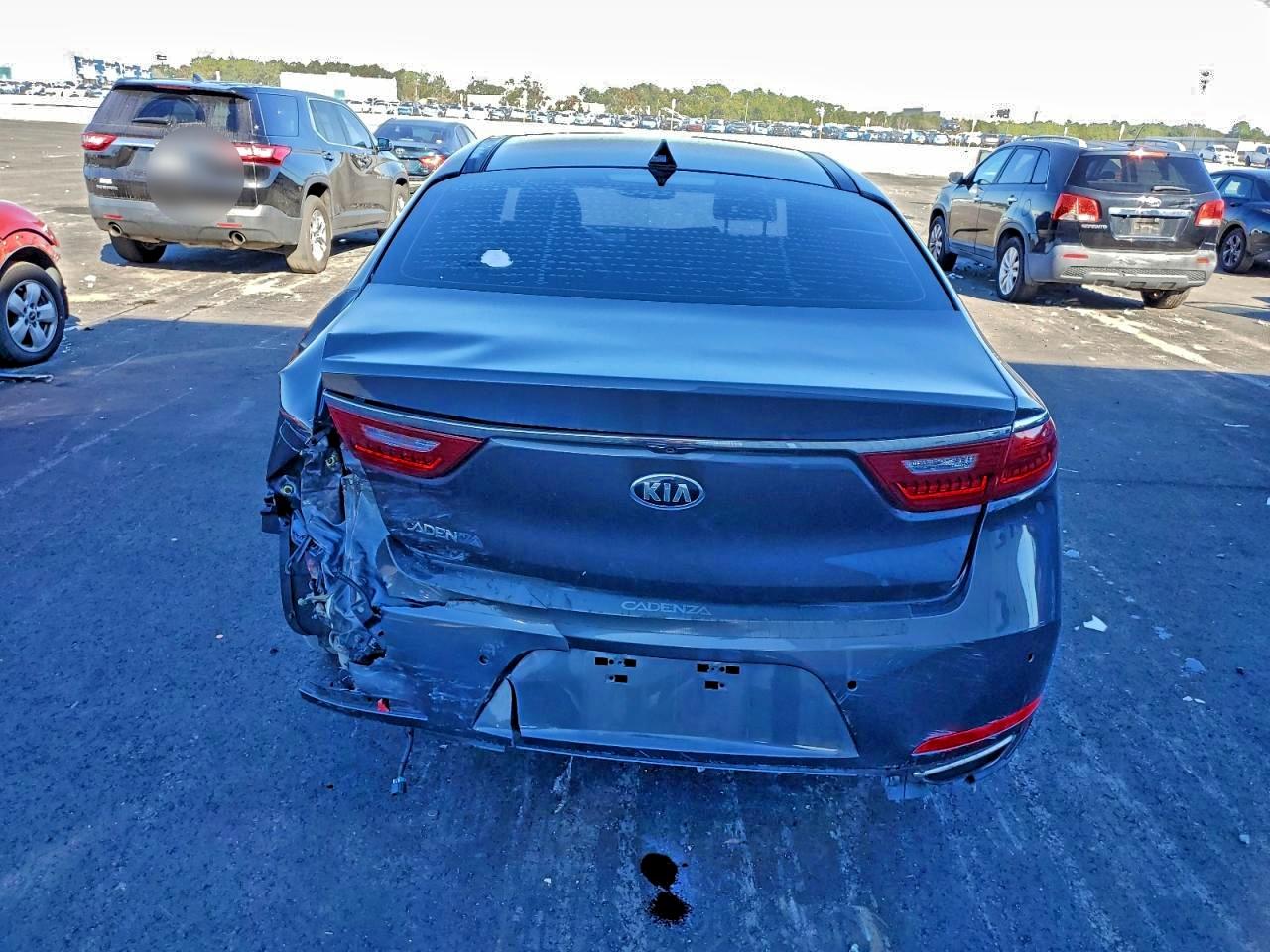 2017 KIA CADENZA PREMIUM photo 6