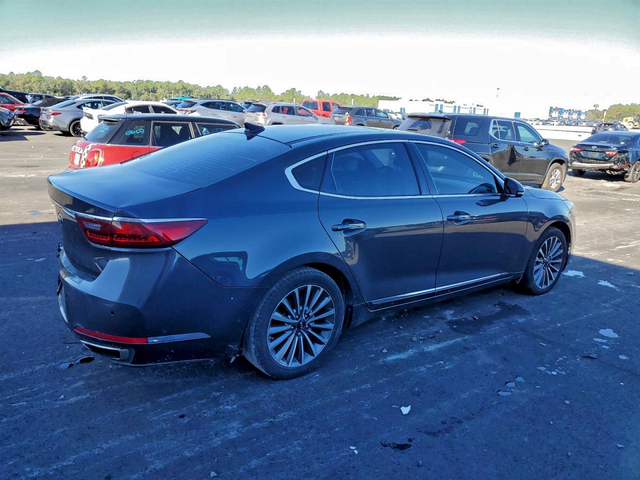 2017 KIA CADENZA PREMIUM photo 3