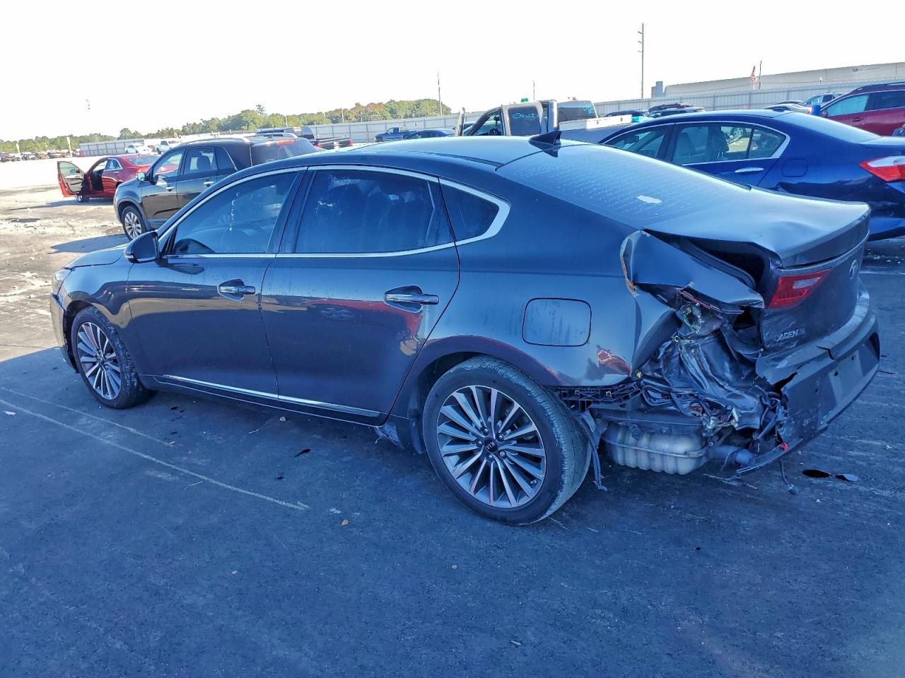 2017 KIA CADENZA PREMIUM photo 2