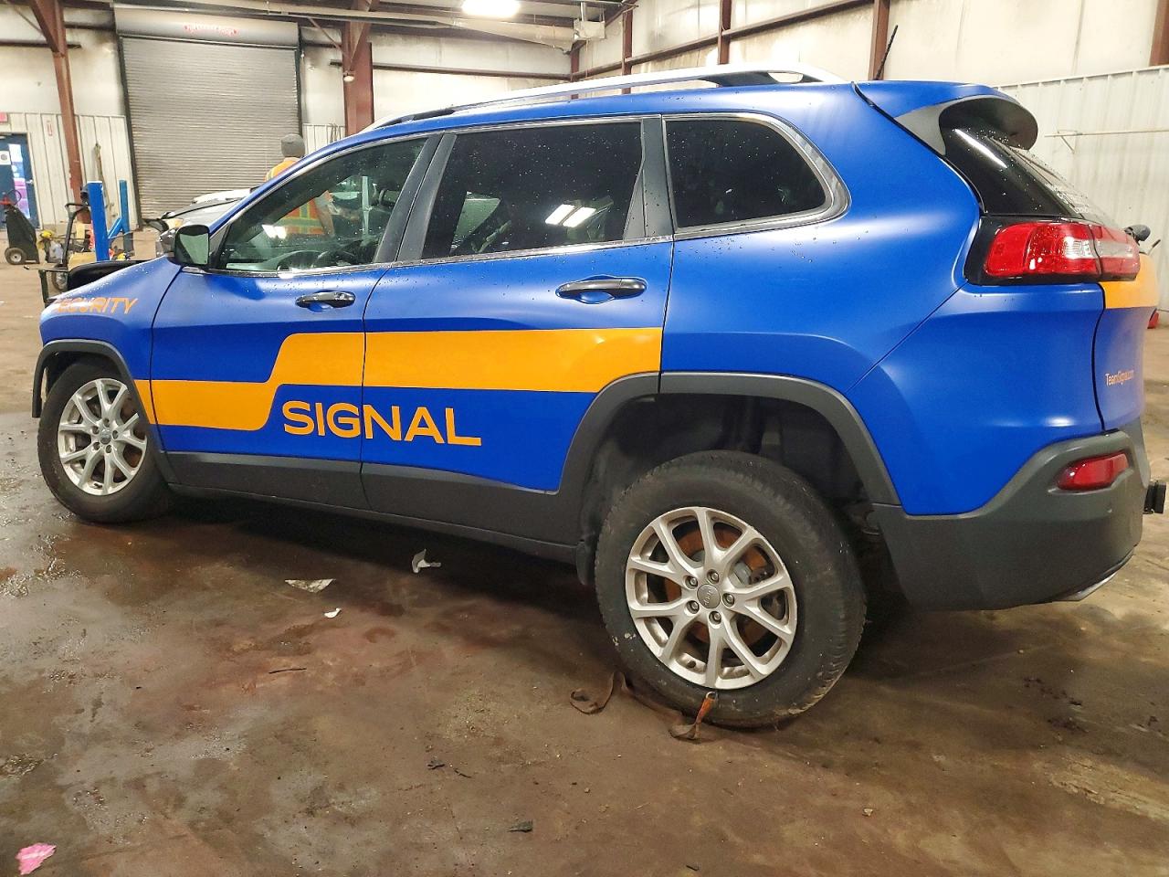 2017 JEEP CHEROKEE LATITUDE photo 2