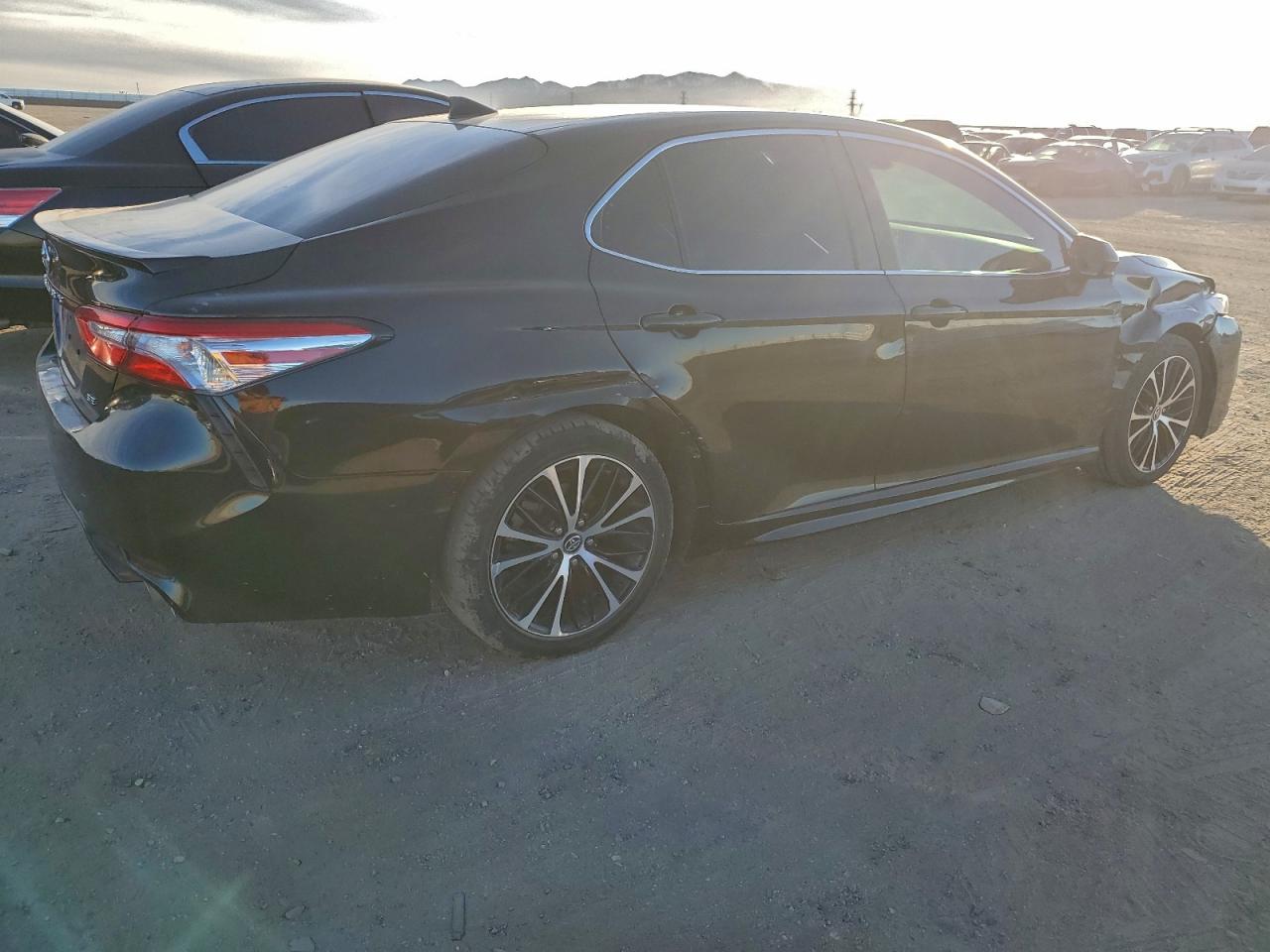 2020 TOYOTA CAMRY SE photo 7