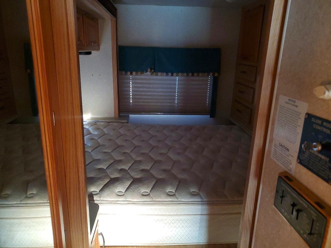 2002 FLEETWOOD FLAIR RECREATIONAL VEHICLE photo 6