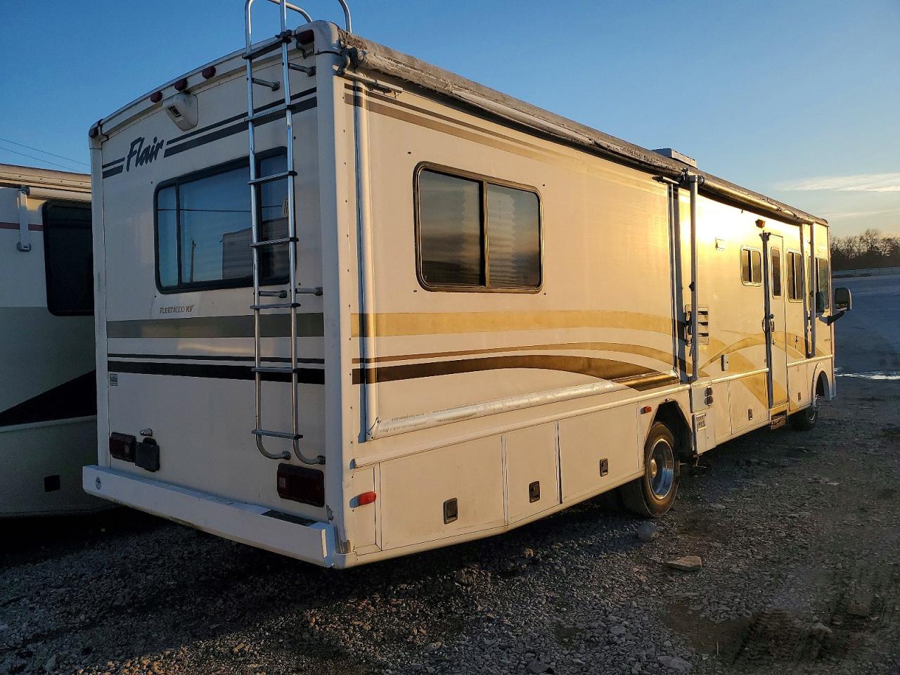 2002 FLEETWOOD FLAIR RECREATIONAL VEHICLE photo 9