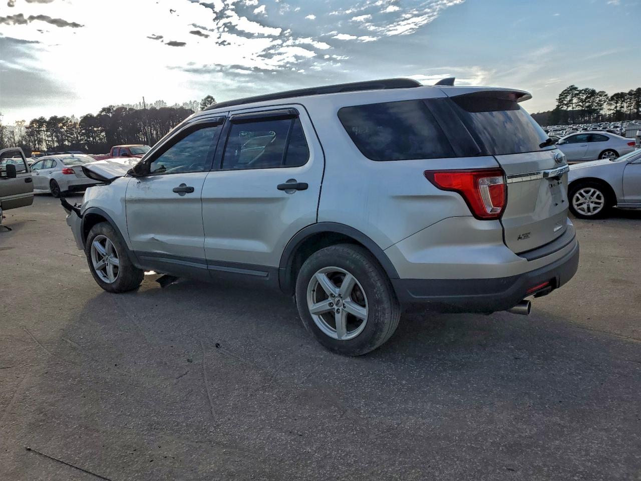 2018 FORD EXPLORER photo 2