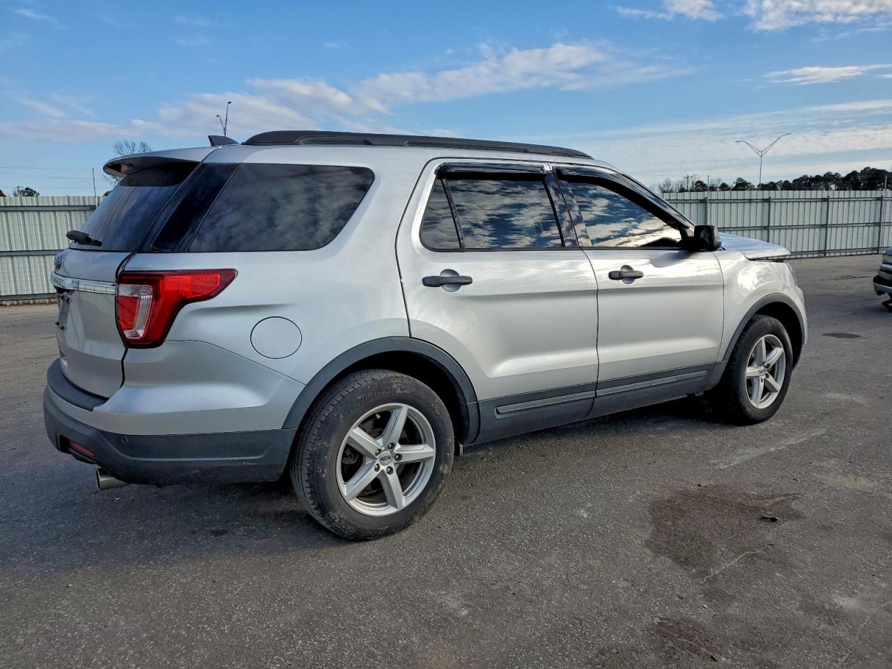 2018 FORD EXPLORER photo 3