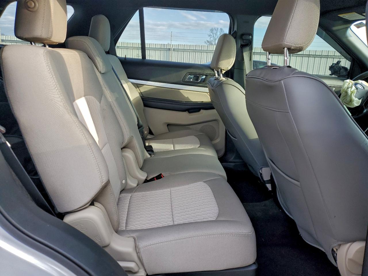 2018 FORD EXPLORER photo 11