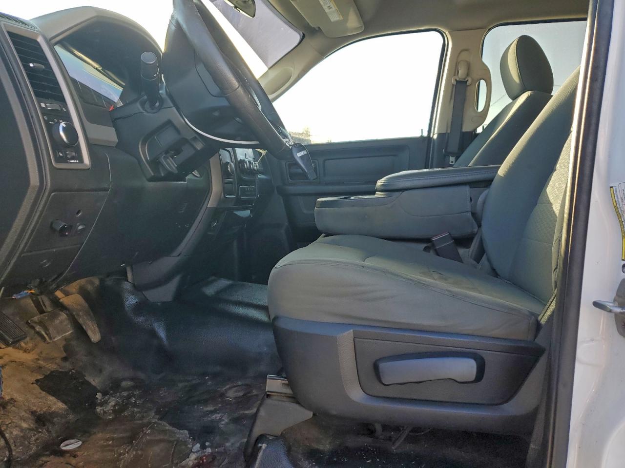 2018 RAM 2500 ST photo 19