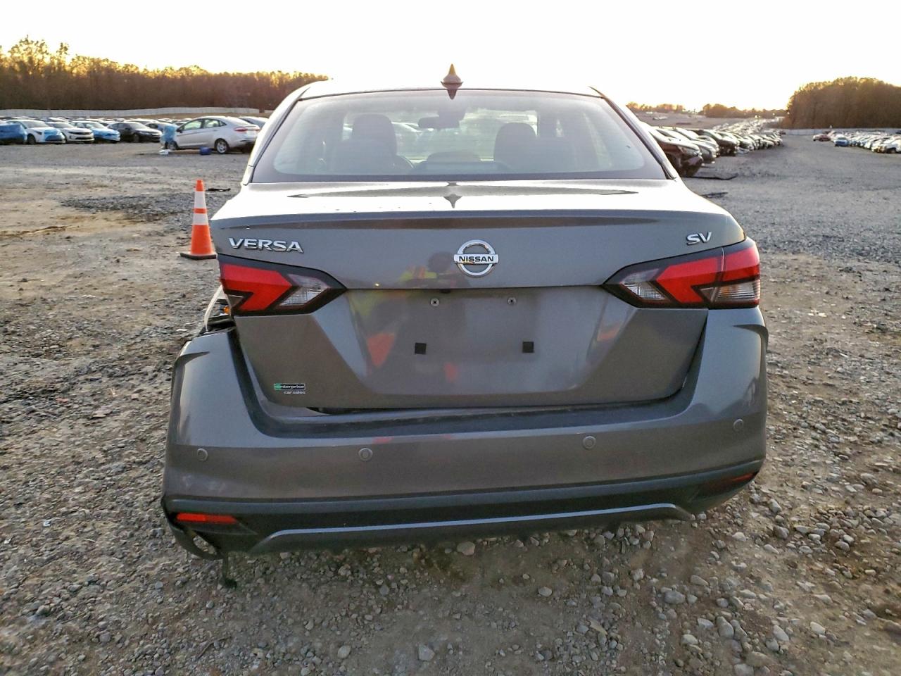 2021 NISSAN VERSA SV photo 6