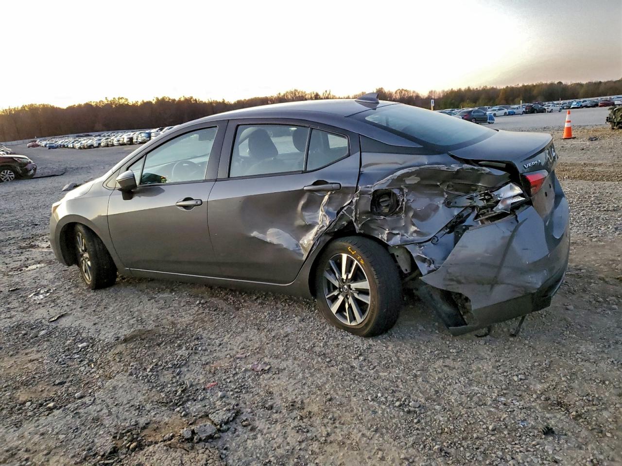 2021 NISSAN VERSA SV photo 2