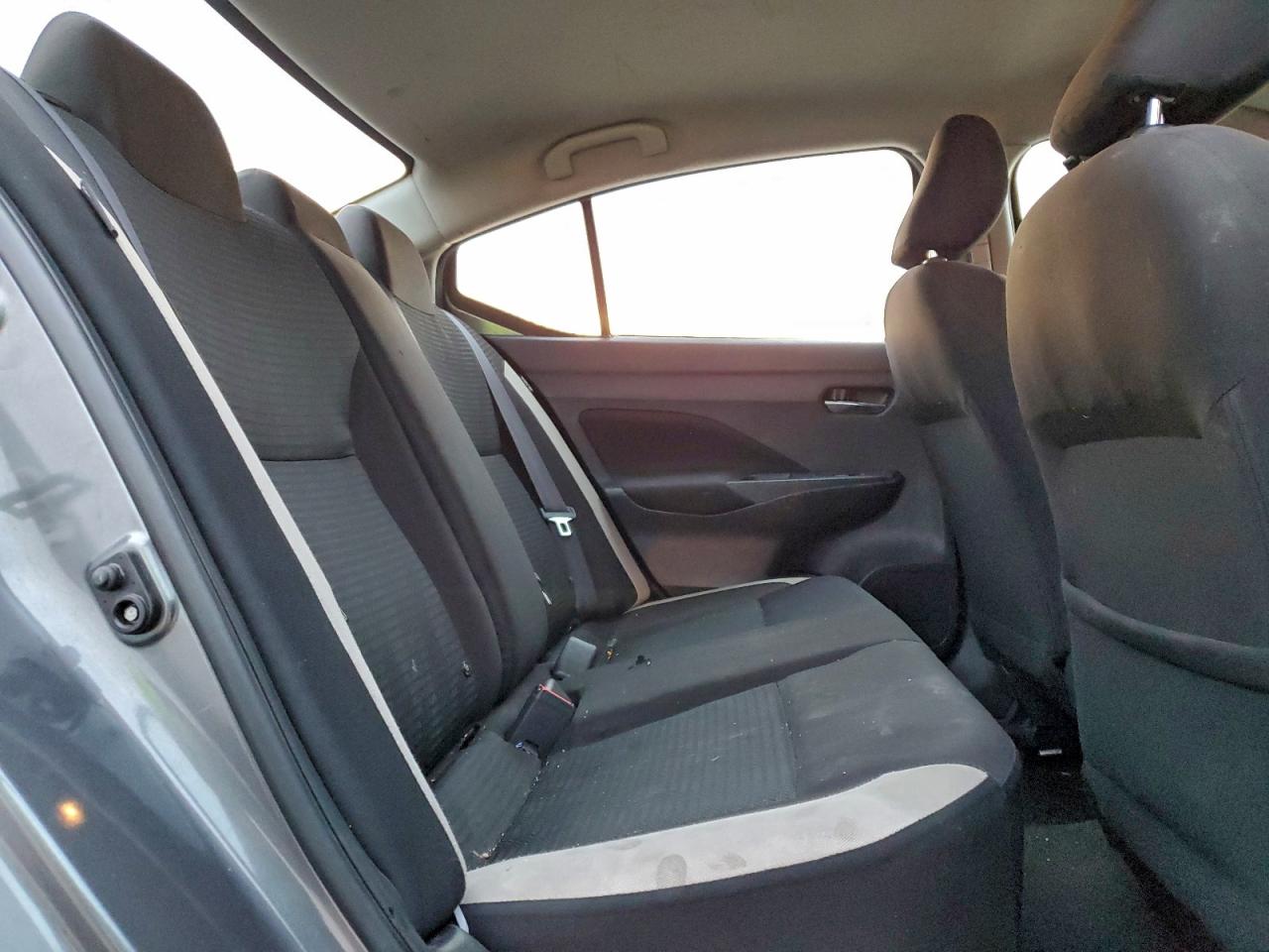 2021 NISSAN VERSA SV photo 10