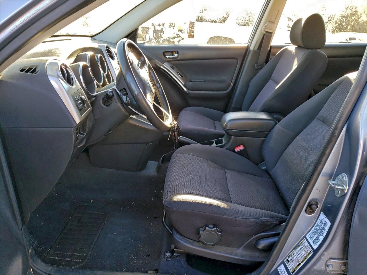 2004 TOYOTA COROLLA MATRIX XR photo 13