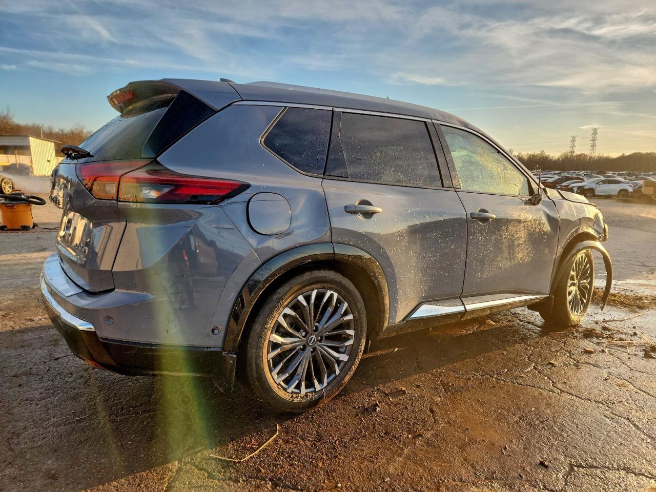 2025 NISSAN ROGUE PLATINUM photo 3