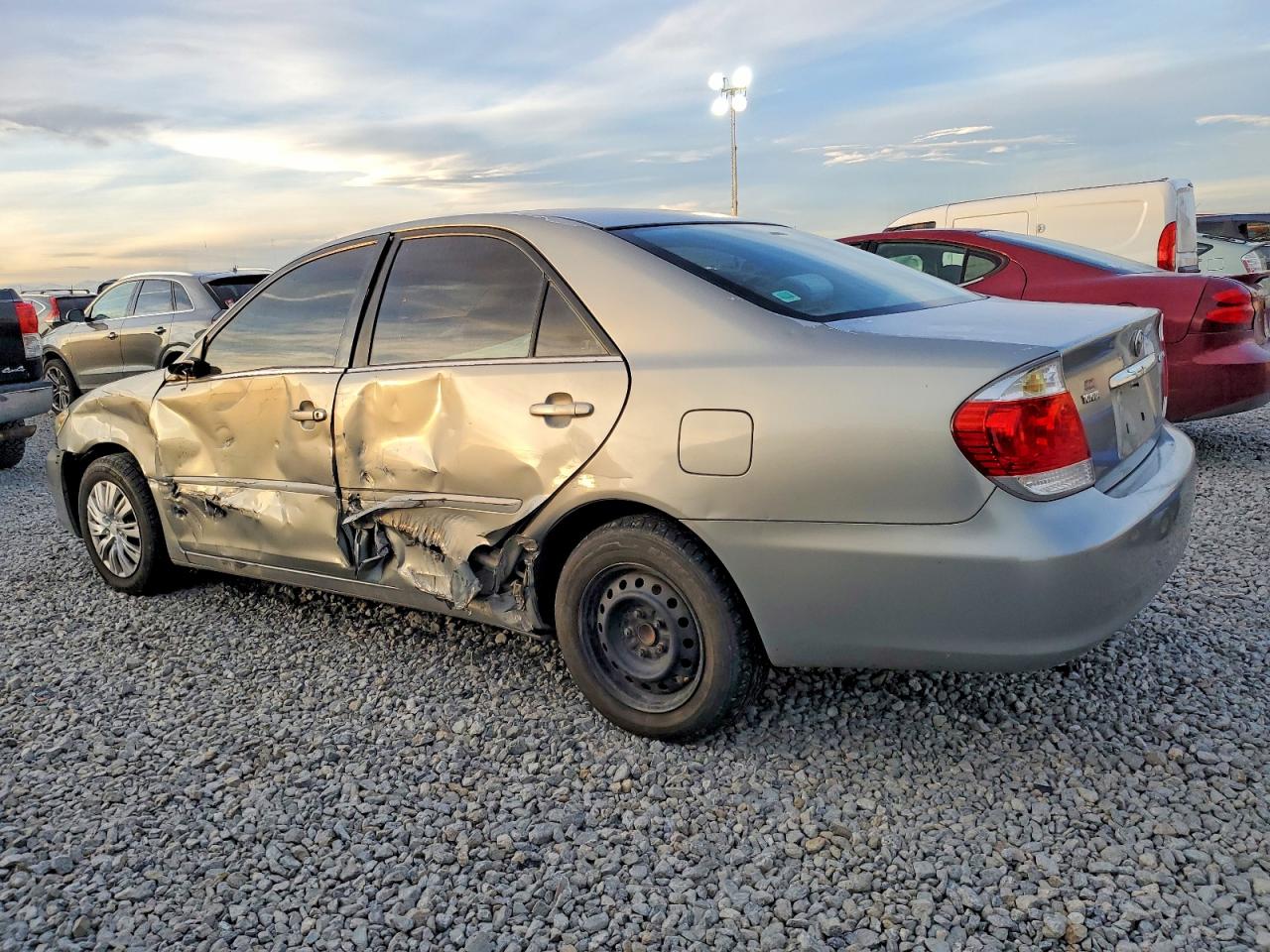 2005 TOYOTA CAMRY LE photo 2