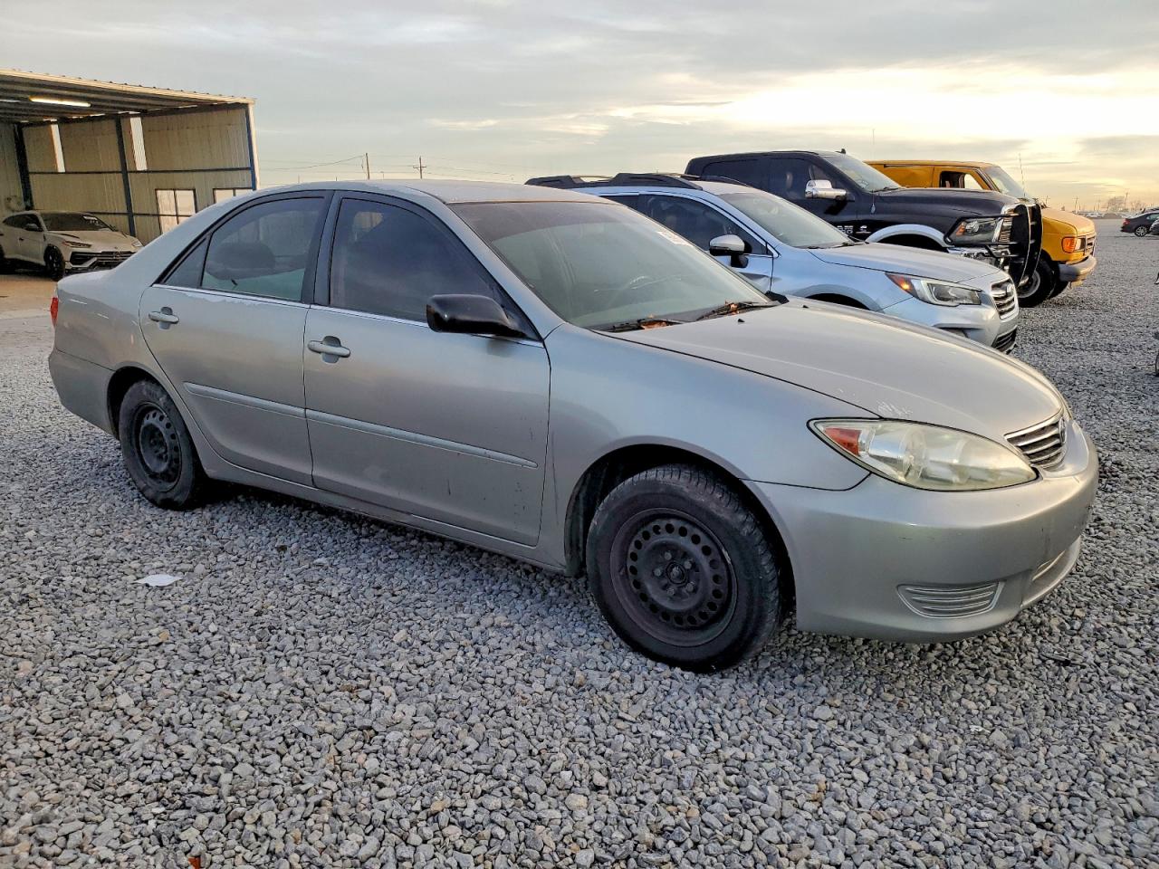 2005 TOYOTA CAMRY LE photo 4