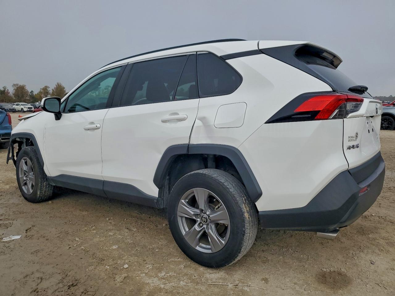2022 TOYOTA RAV4 XLE photo 4