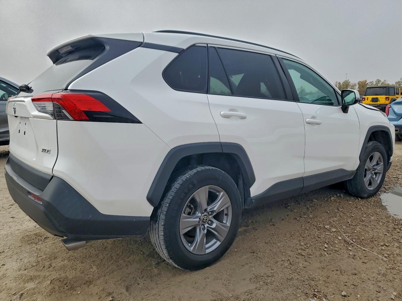 2022 TOYOTA RAV4 XLE photo 7