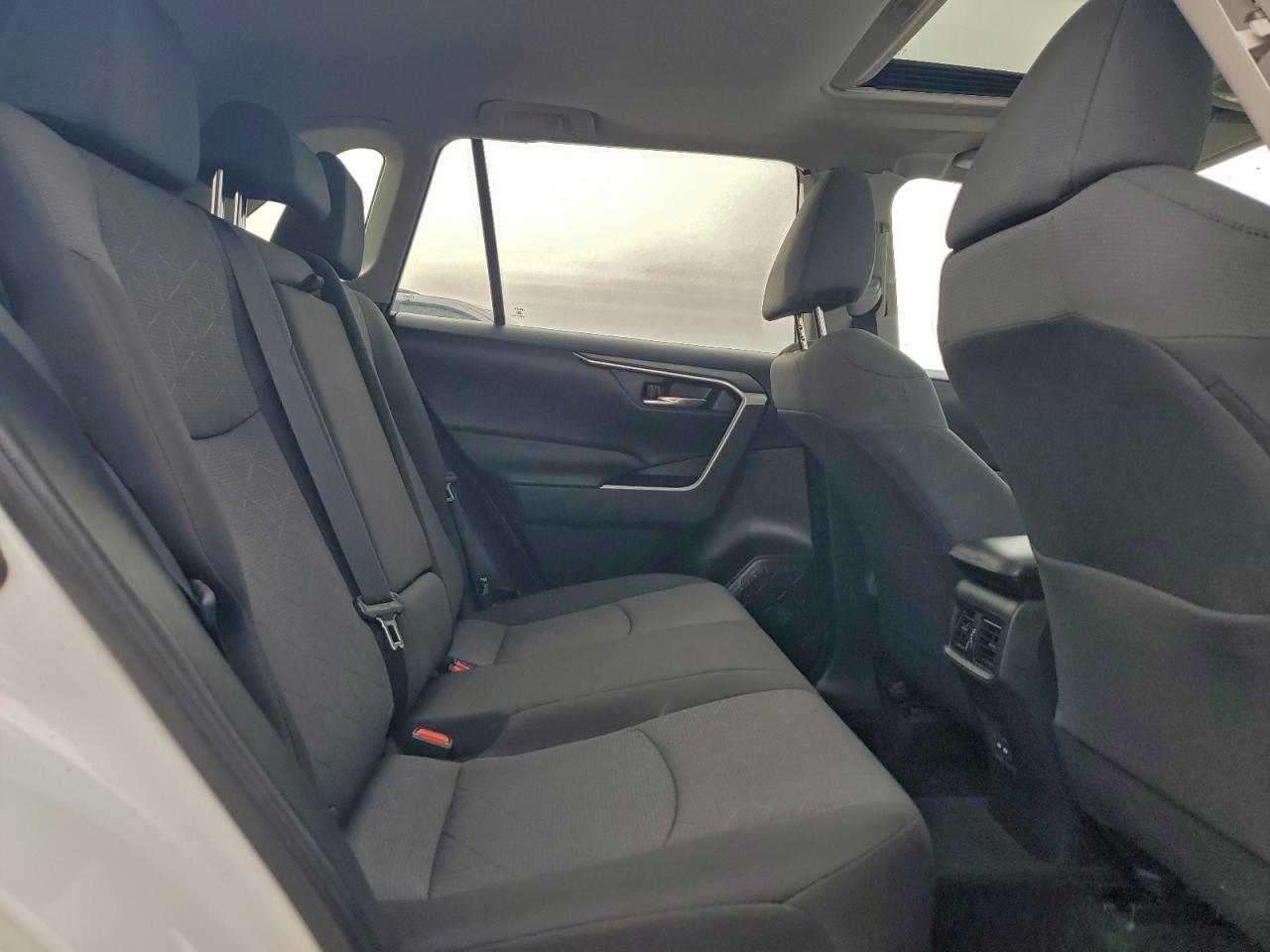 2022 TOYOTA RAV4 XLE photo 31