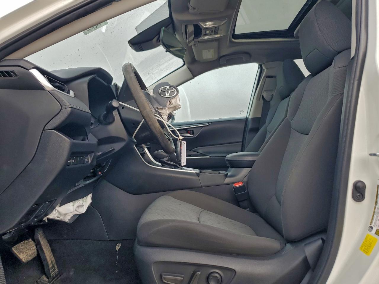 2022 TOYOTA RAV4 XLE photo 19