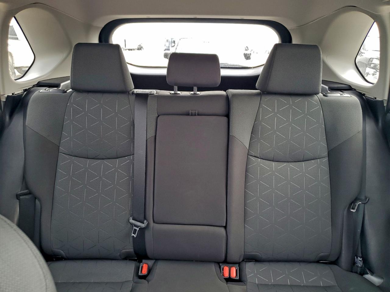 2022 TOYOTA RAV4 XLE photo 28