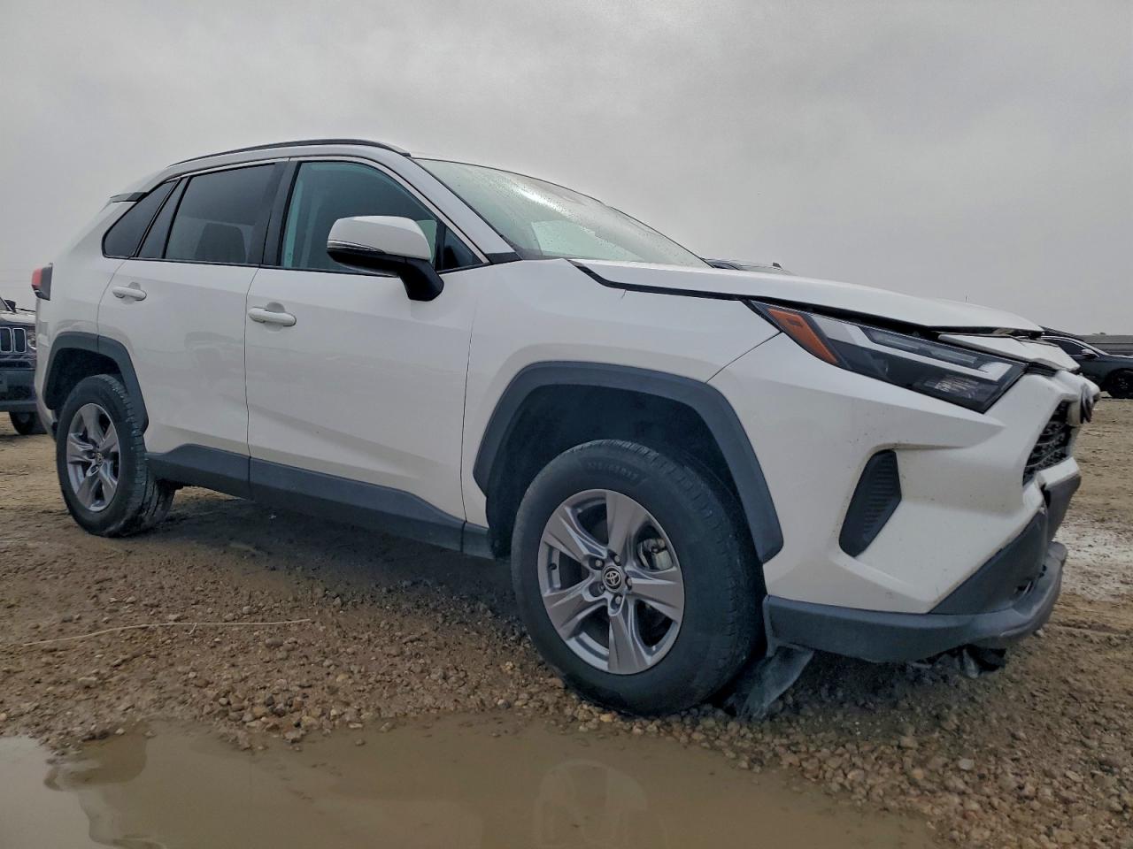 2022 TOYOTA RAV4 XLE photo 10