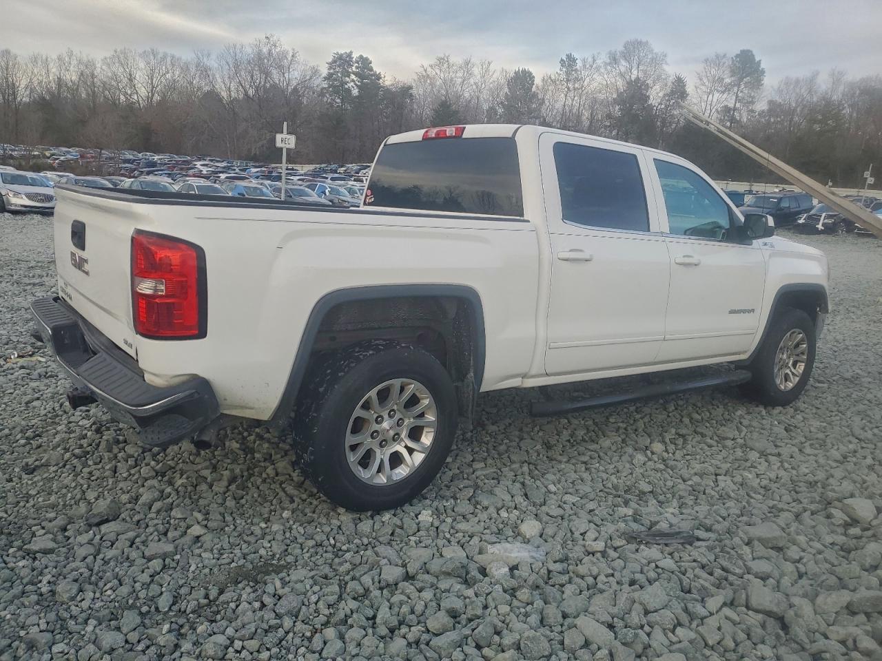 2014 GMC SIERRA K1500 SLE photo 7