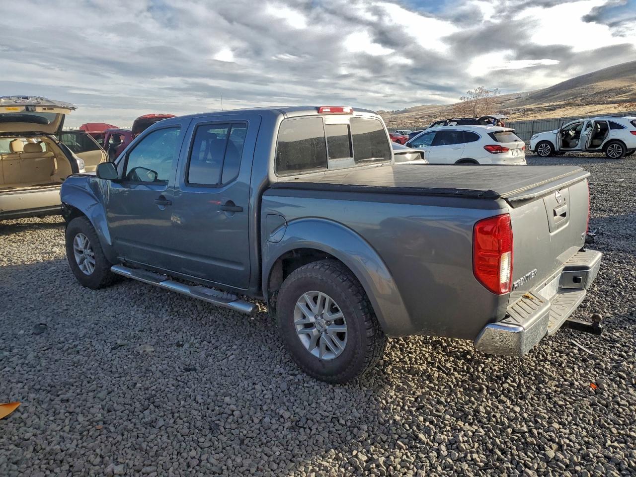 2017 NISSAN FRONTIER S photo 2