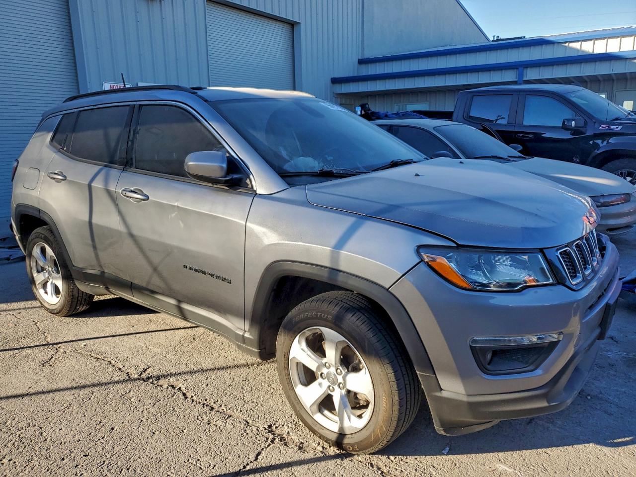 2017 JEEP COMPASS LATITUDE photo 4