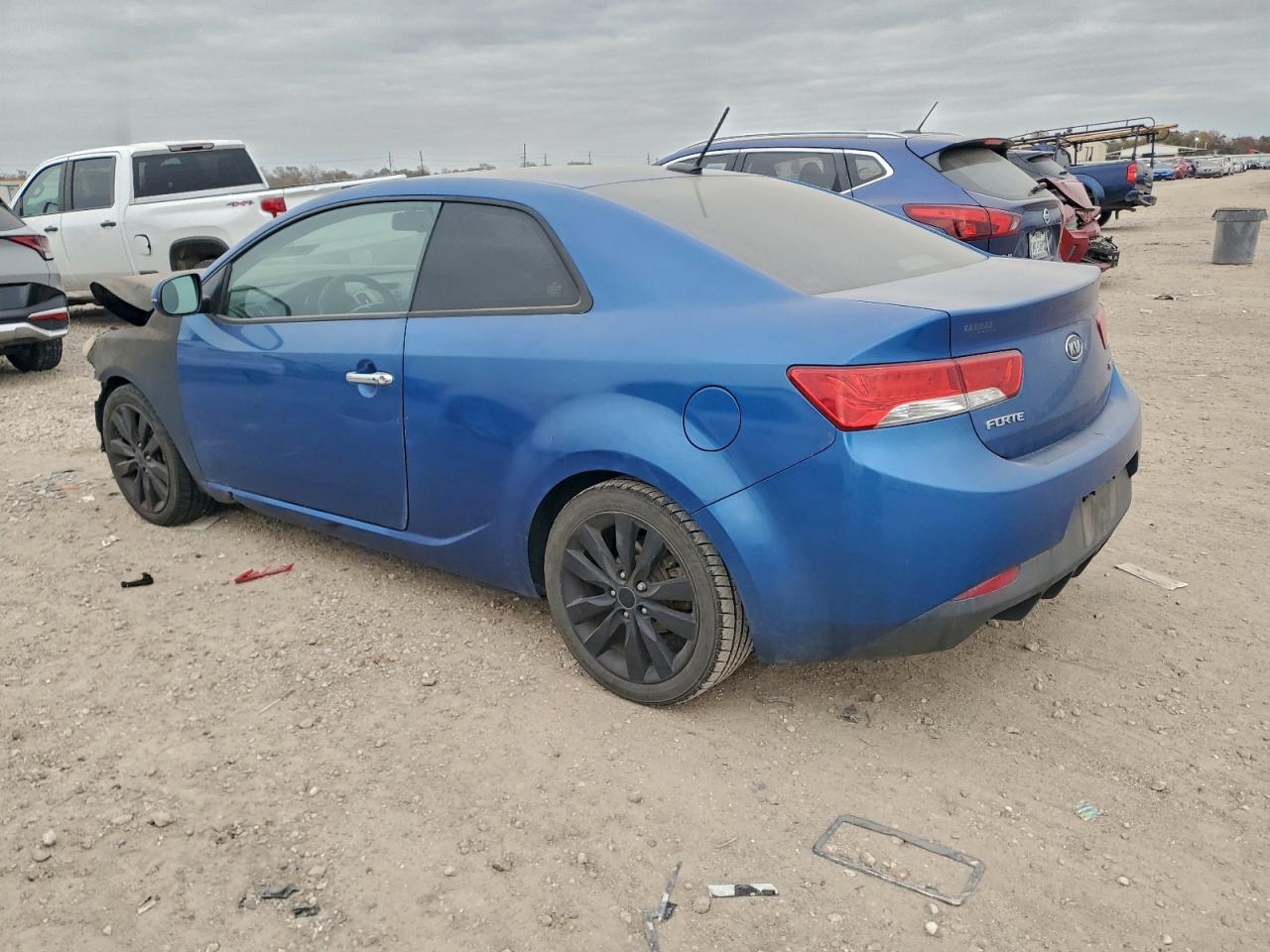 2013 KIA FORTE photo 2
