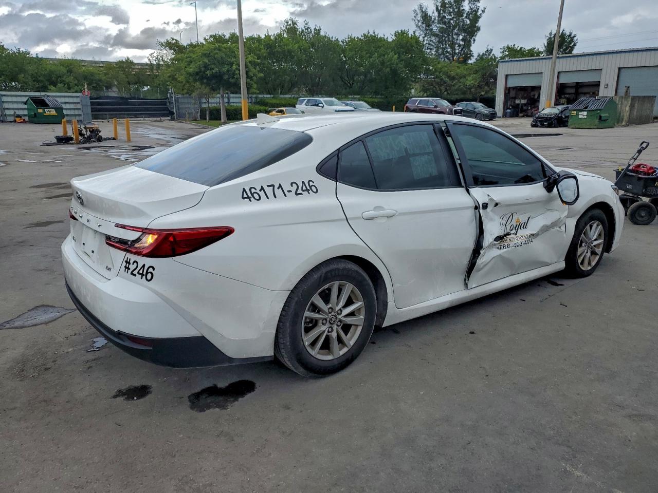 2025 TOYOTA CAMRY XSE photo 3
