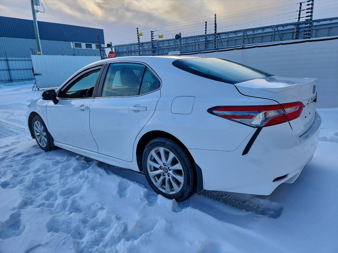 2019 TOYOTA CAMRY L photo 3