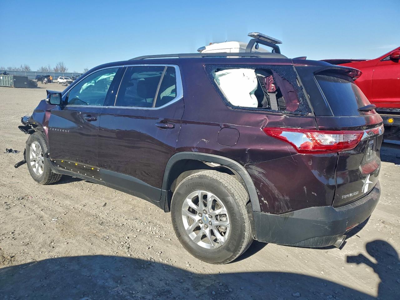 2020 CHEVROLET TRAVERSE LT photo 2