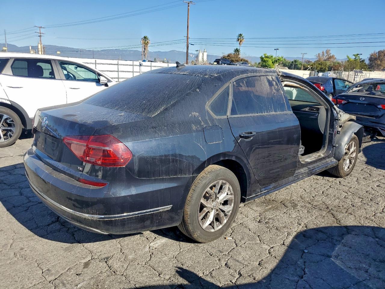 2018 VOLKSWAGEN PASSAT S photo 3