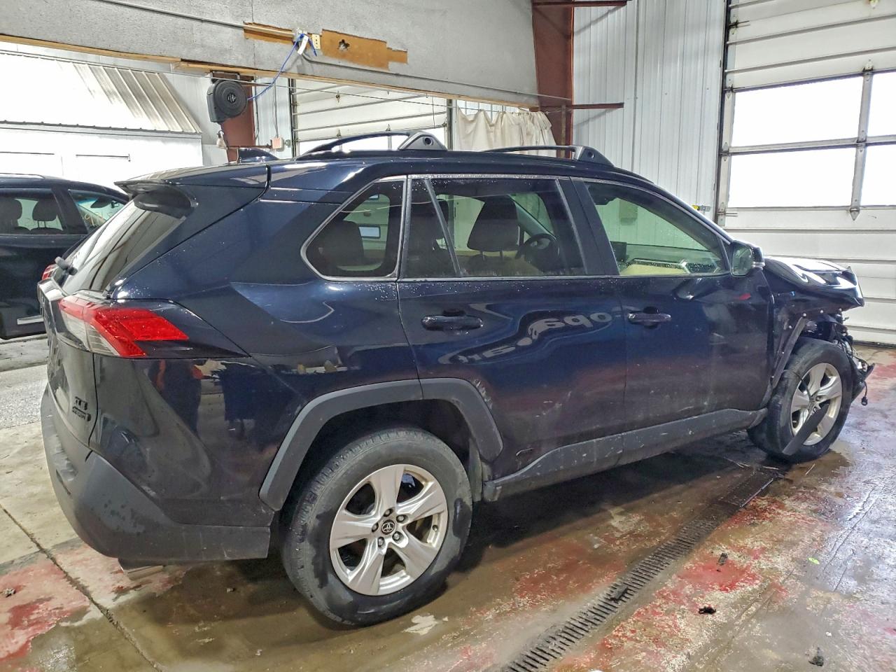 2021 TOYOTA RAV4 XLE photo 3