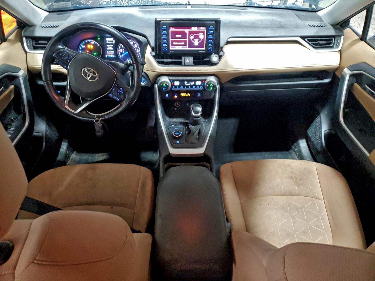 2021 TOYOTA RAV4 XLE photo 8