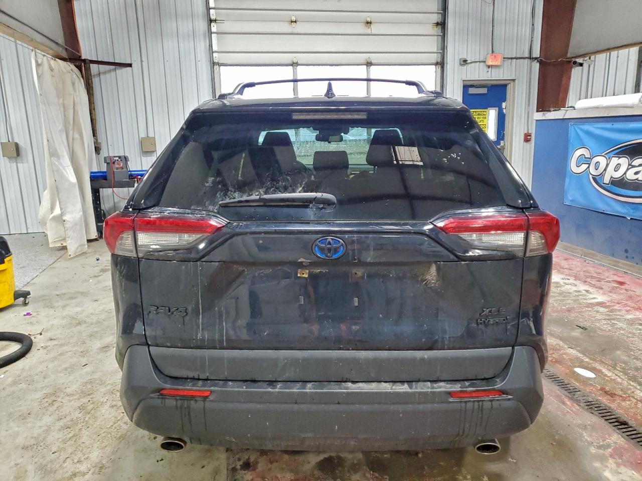 2021 TOYOTA RAV4 XLE photo 6