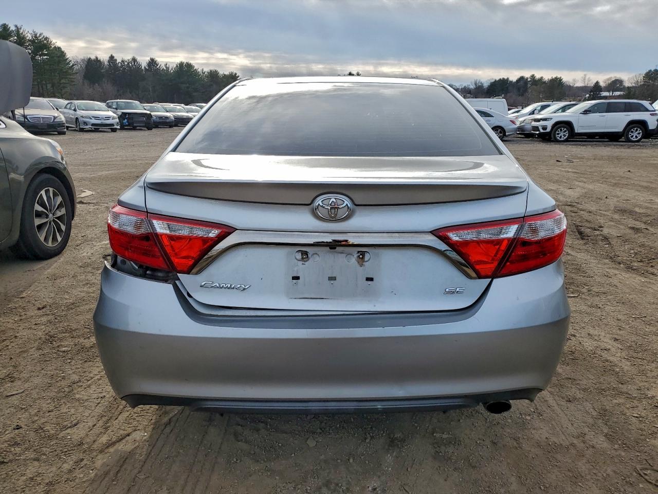 2016 TOYOTA CAMRY LE photo 11