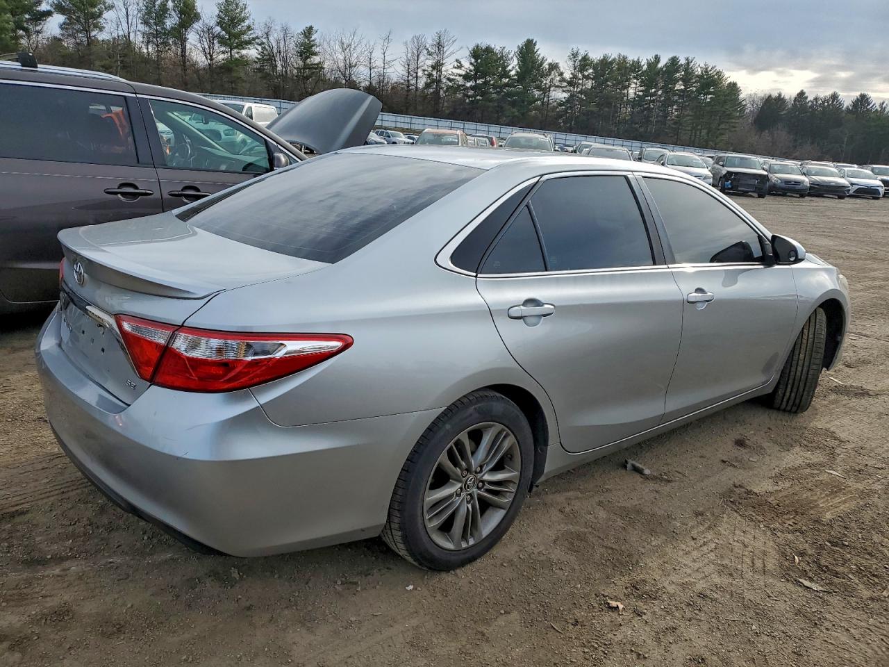 2016 TOYOTA CAMRY LE photo 5