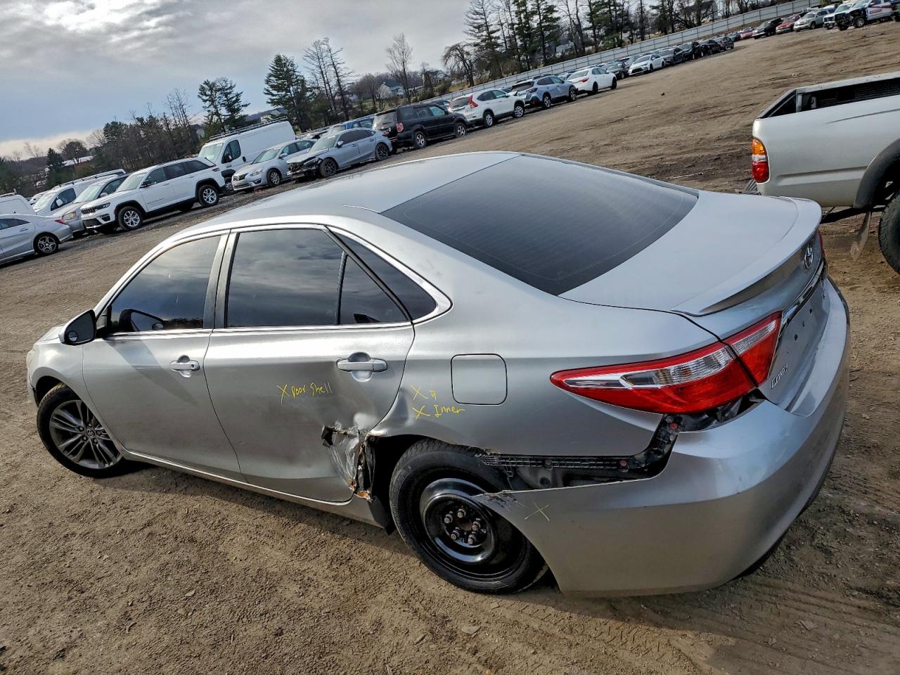 2016 TOYOTA CAMRY LE photo 3