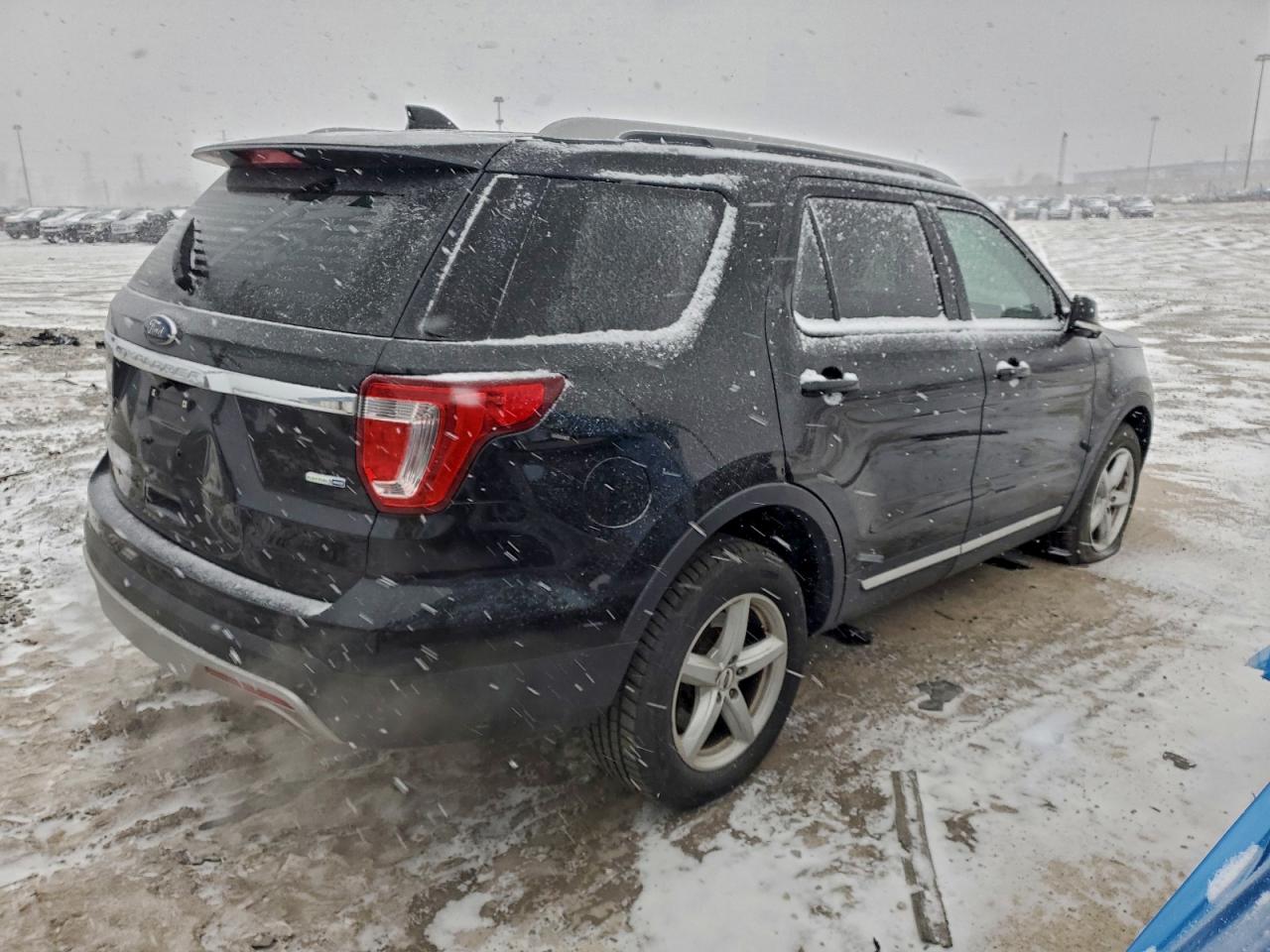 2016 FORD EXPLORER XLT photo 3