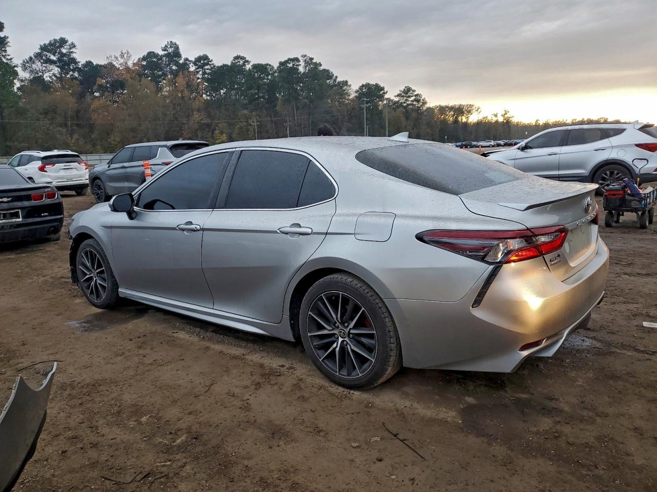 2021 TOYOTA CAMRY SE photo 2