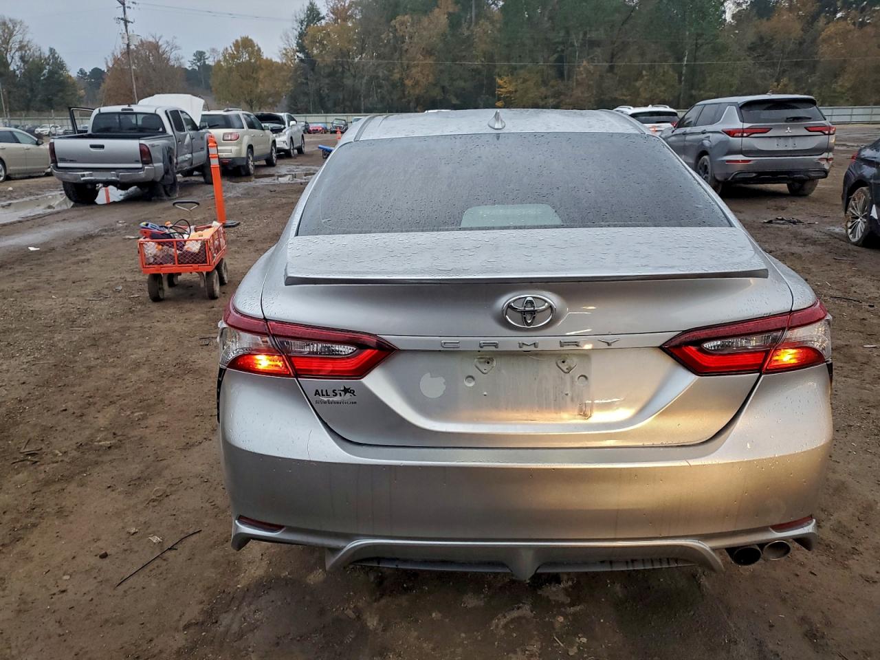 2021 TOYOTA CAMRY SE photo 6