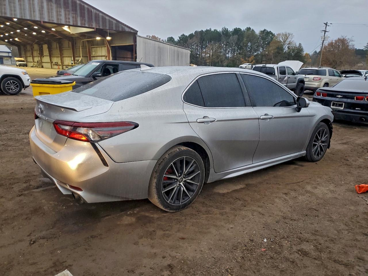 2021 TOYOTA CAMRY SE photo 3