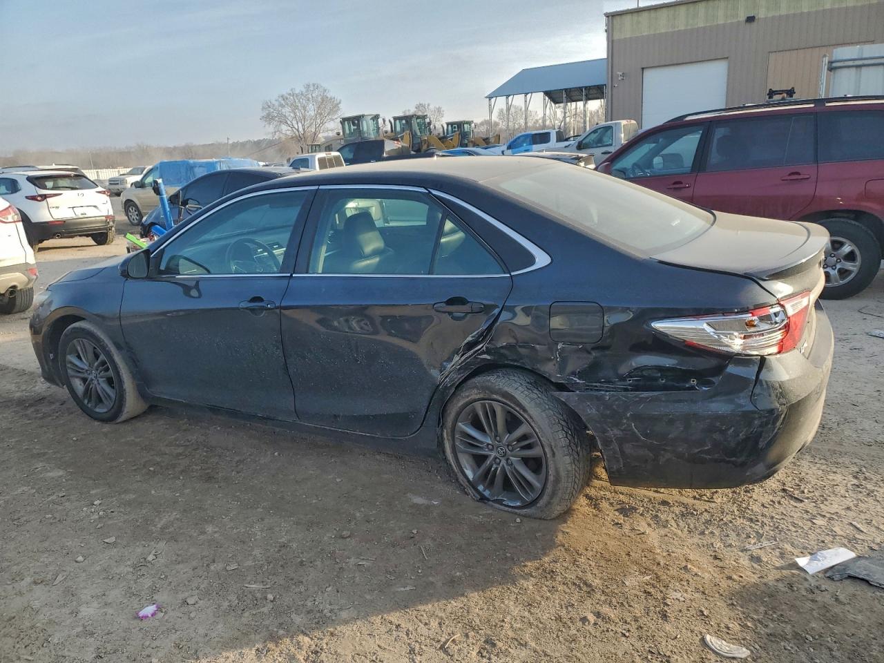 2017 TOYOTA CAMRY LE photo 2