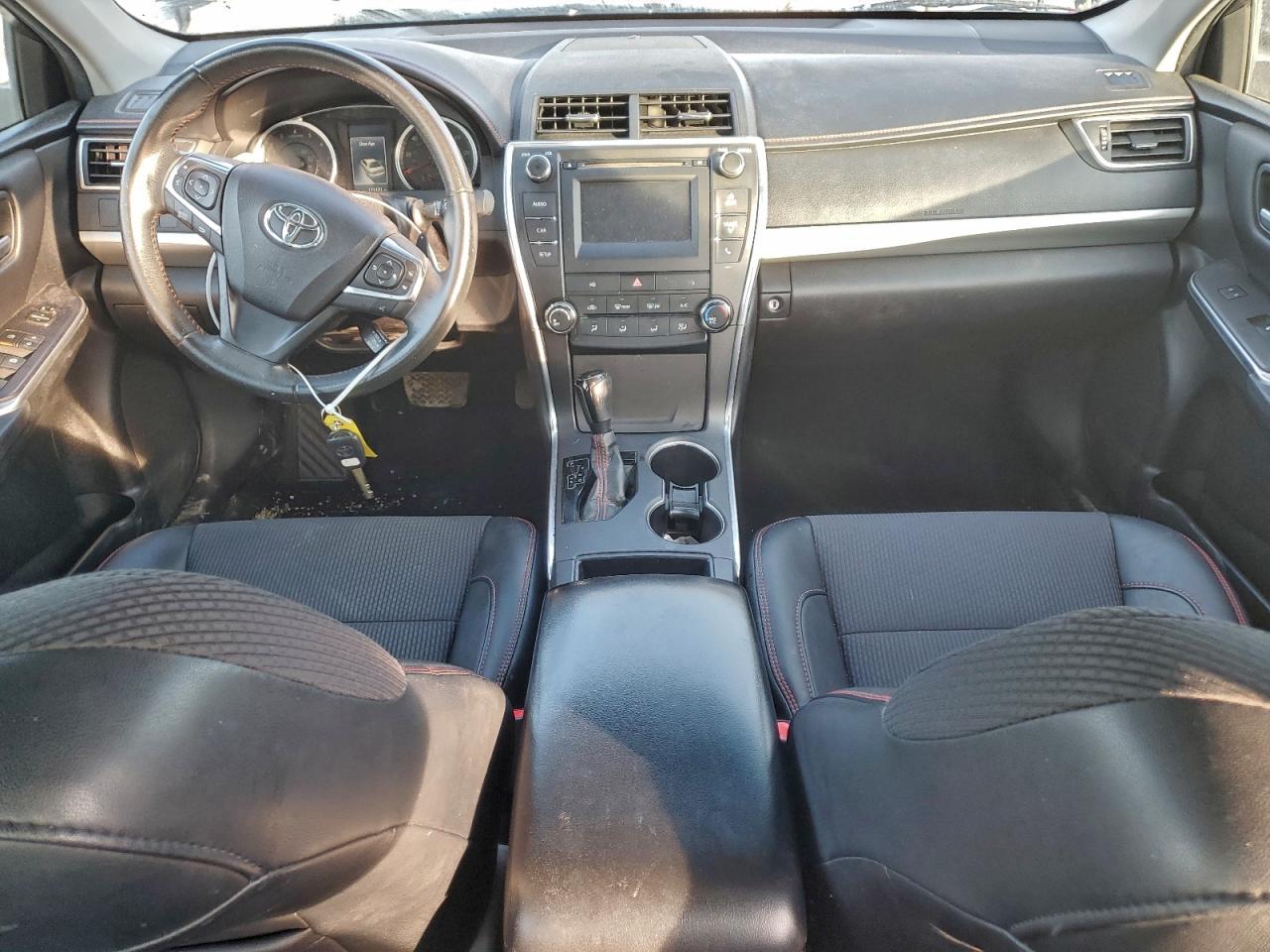 2017 TOYOTA CAMRY LE photo 8
